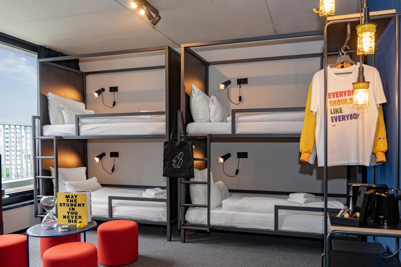 Hotel The Social Hub Vienna Esterno foto Hostel room in Amsterdam