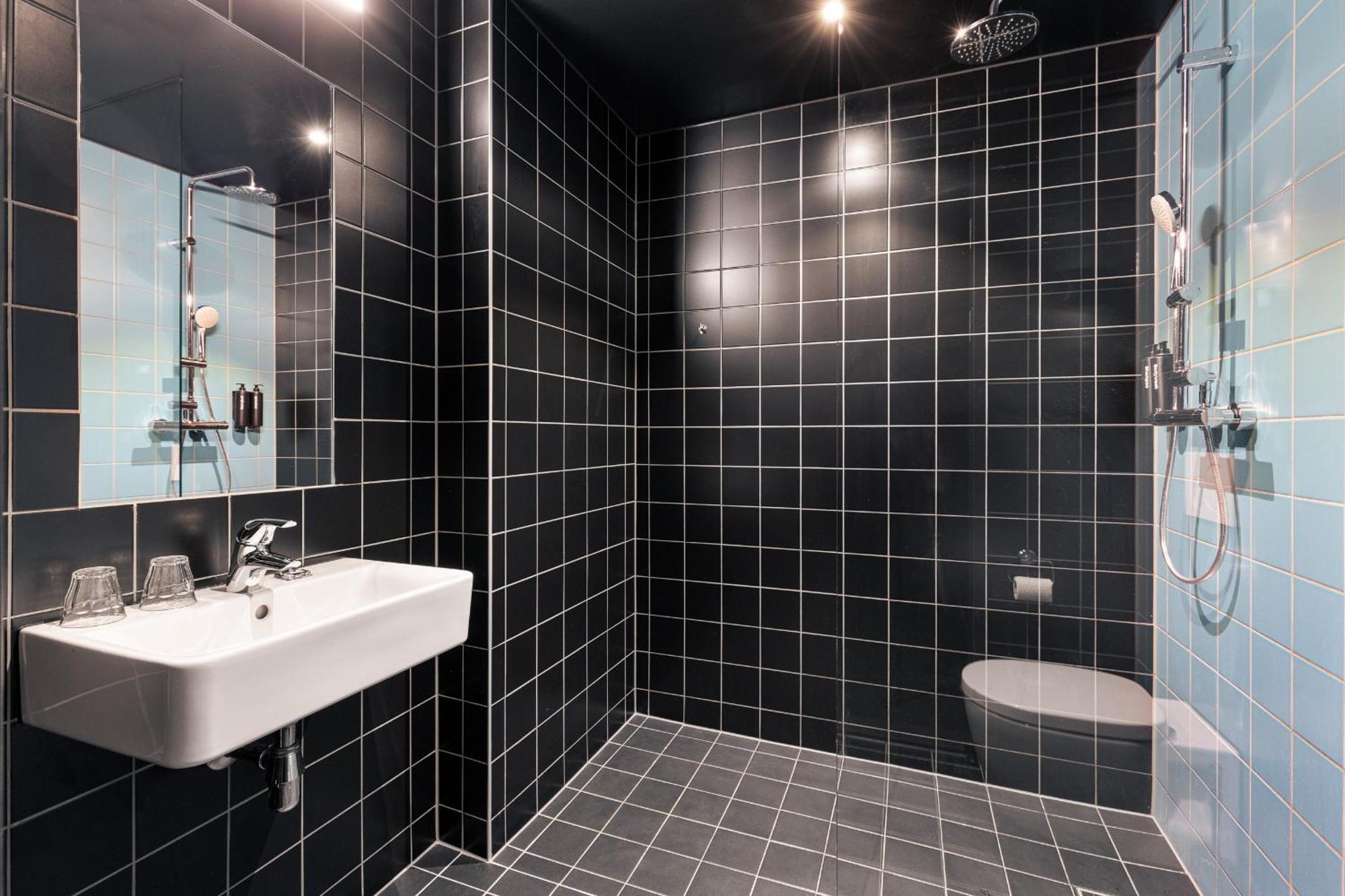 Hotel The Social Hub Vienna Esterno foto Bathroom