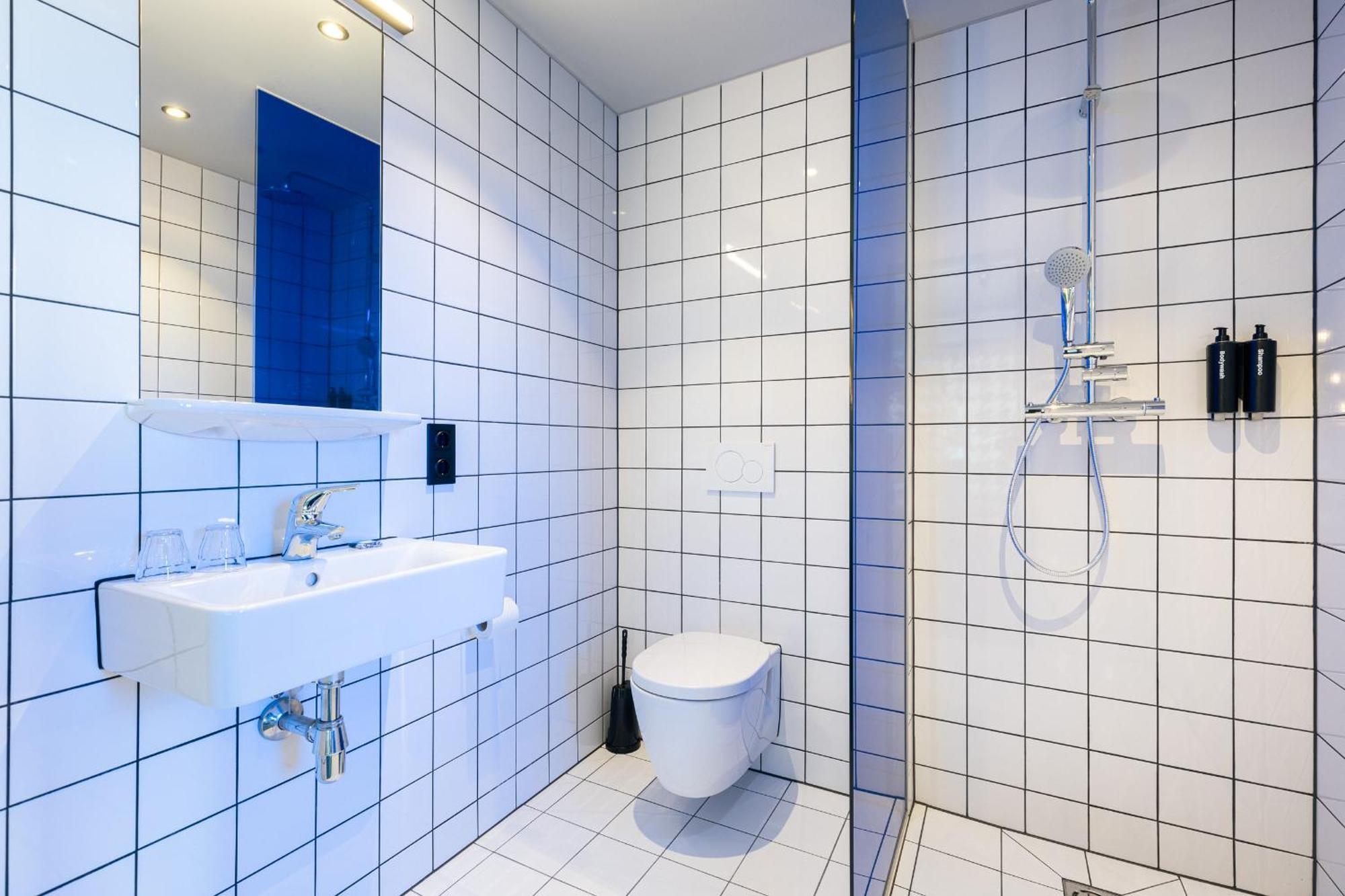 Hotel The Social Hub Vienna Esterno foto Bathroom