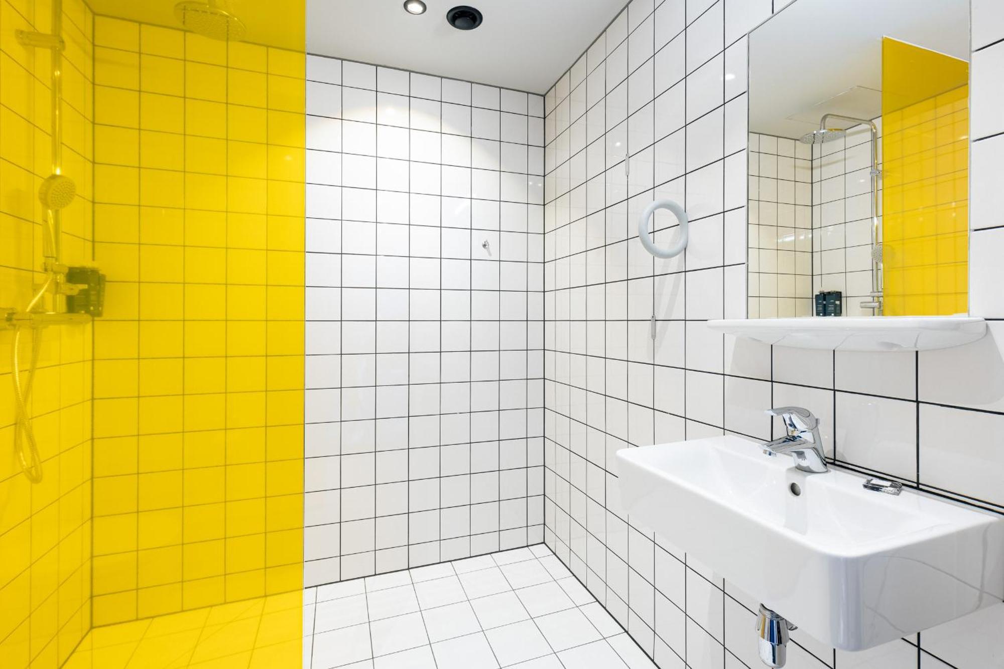 Hotel The Social Hub Vienna Esterno foto Bathroom