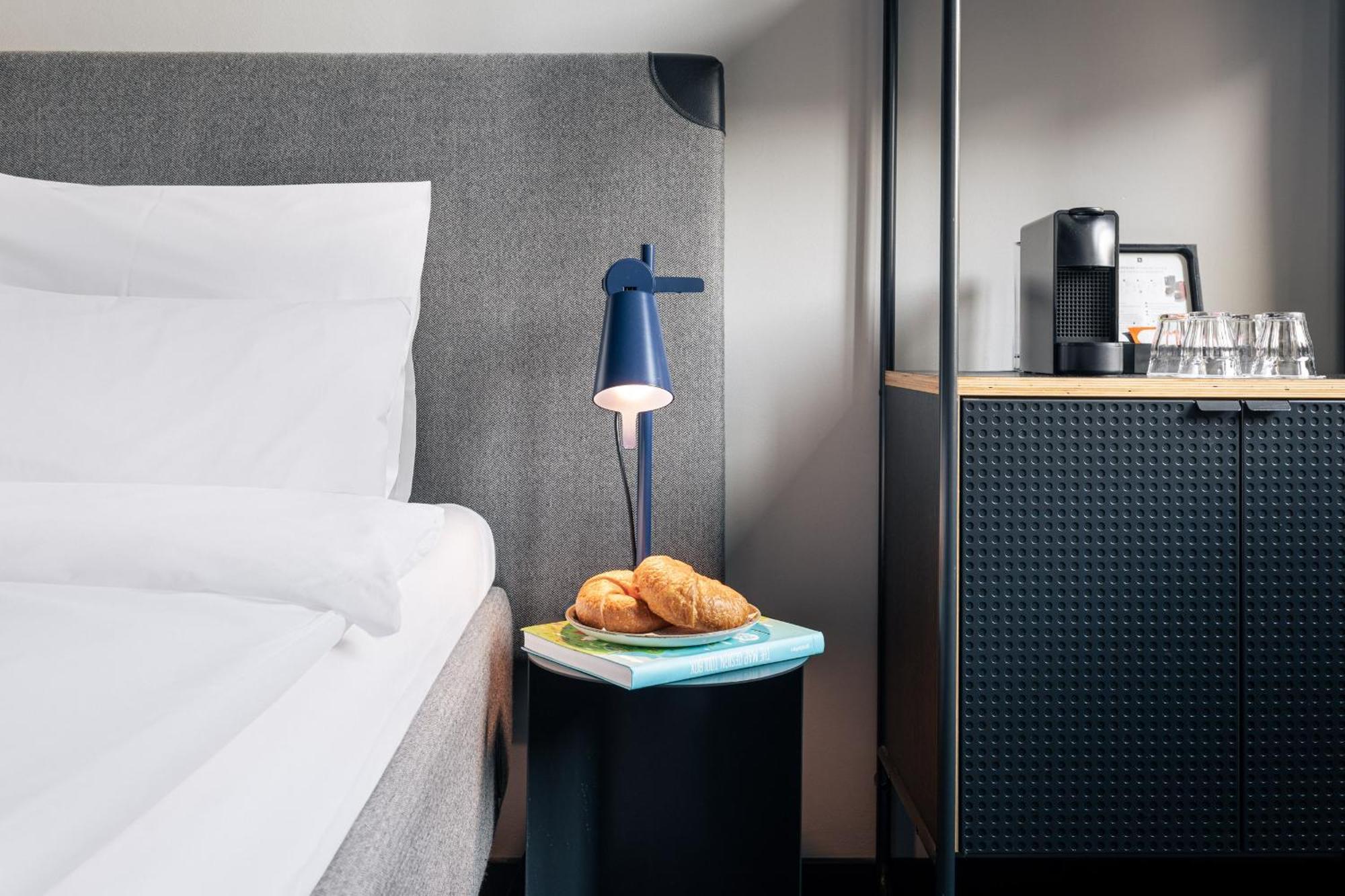 Hotel The Social Hub Vienna Esterno foto The interior of a room at the hotel