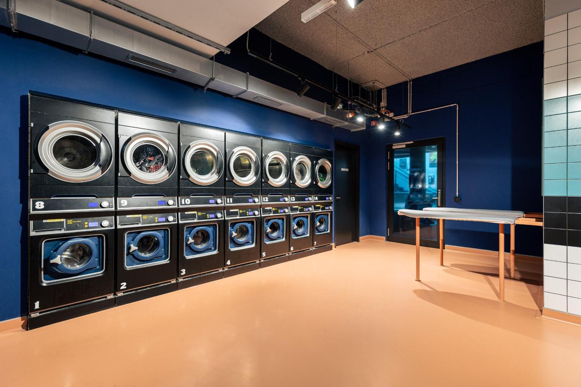 Hotel The Social Hub Vienna Esterno foto The laundry room of the hostel