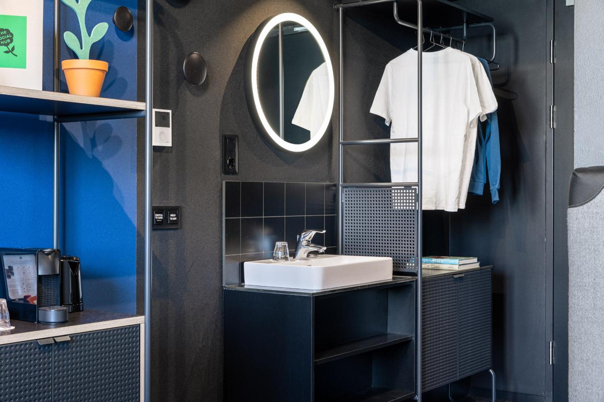 Hotel The Social Hub Vienna Esterno foto Bathroom