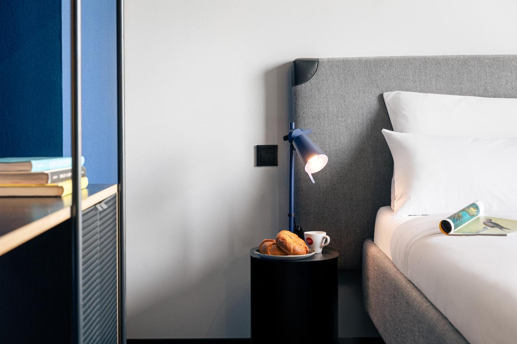 Hotel The Social Hub Vienna Esterno foto The interior of a room at the hotel